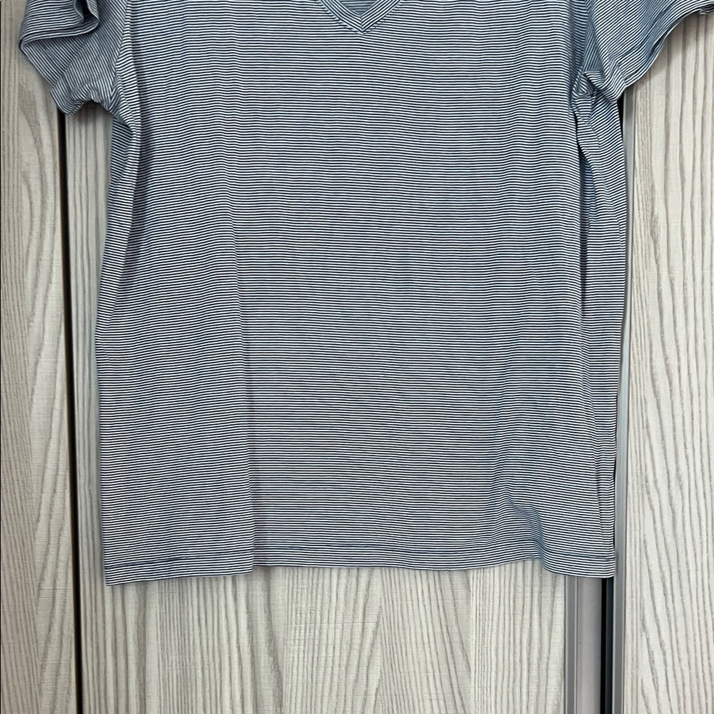 Splendid Light Gray V-Neck Tee - Picture 5 of 5